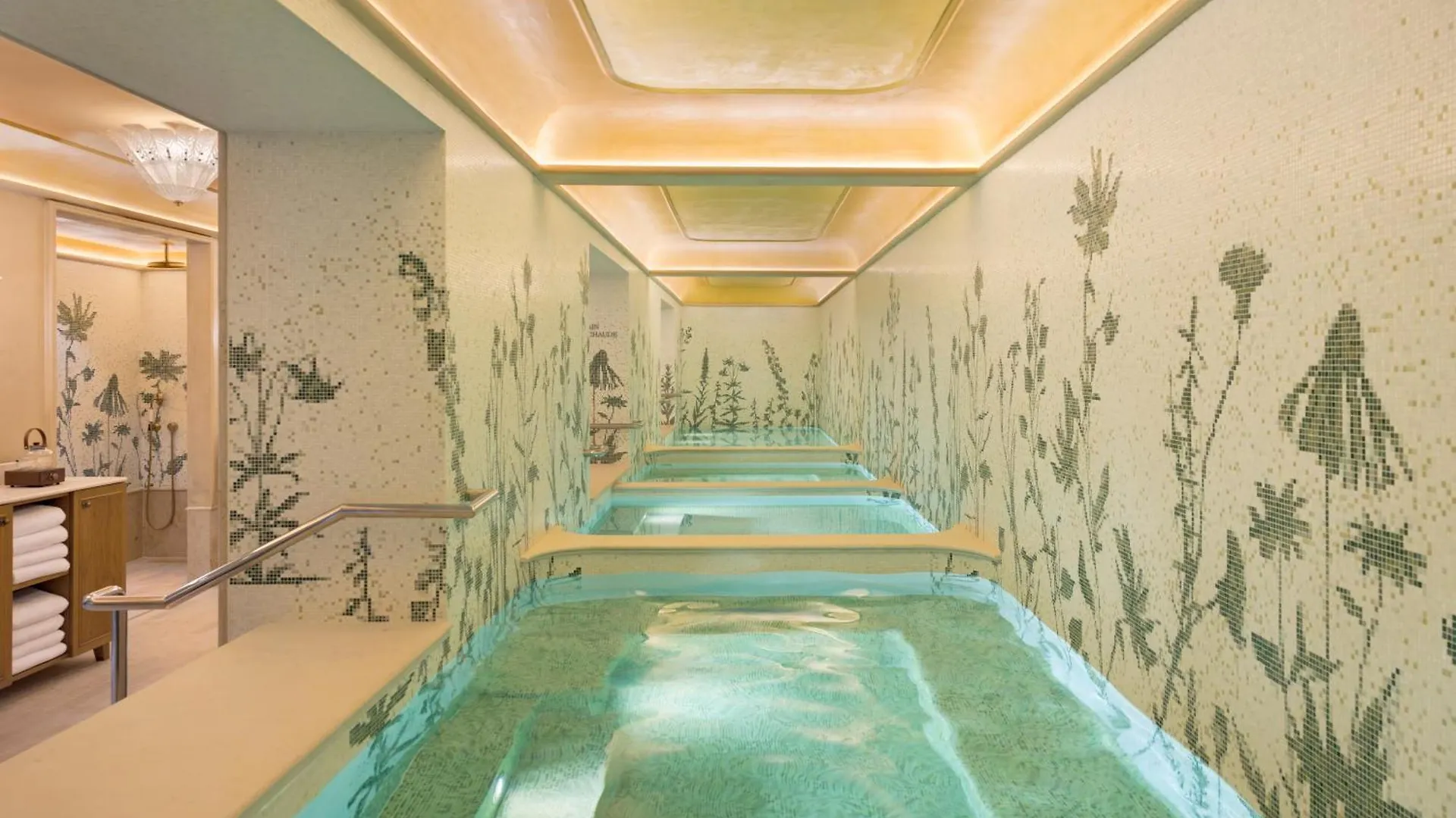 *****  La Fantaisie Hotel Paris France